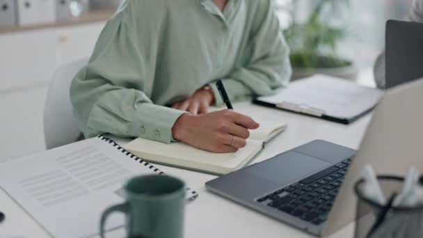 Escrita Cronograma Mãos Pessoa Negócios Escritório Para Planejamento Pesquisa Administração — Vídeo de Stock