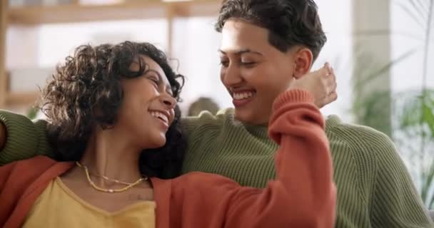 Kärlek Lycka Och Lesbiska Par Kyss Koppla Och Hand Äktenskap — Stockvideo