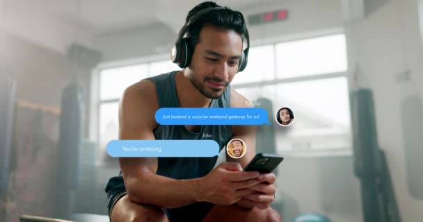 Chat Musik Eller Glad Mand Gymnastiksalen Med Telefon Til Sociale – Stock-video