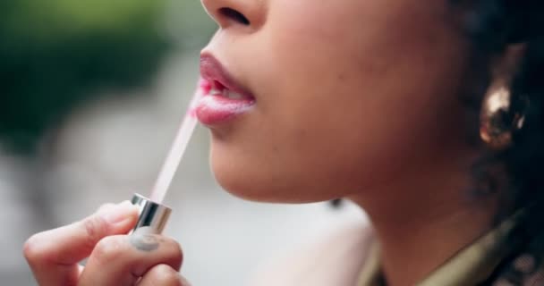 Lápiz Labial Primer Plano Una Mujer Con Maquillaje Ciudad Para — Vídeo de stock