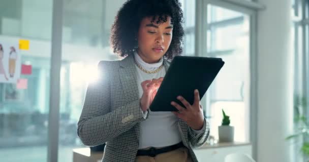 Tablet Vizyon Planlama Ofiste Bir Kadınıyla Profesyonel Yönetime Hazırlanıyor Yönetim — Stok video