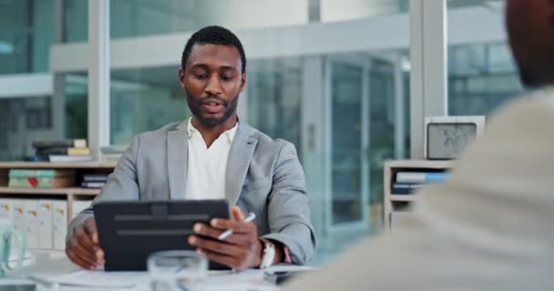 Tablet Discussão Negócios Consultoria Pessoas Negras Trabalho Equipe Recursos Humanos — Vídeo de Stock