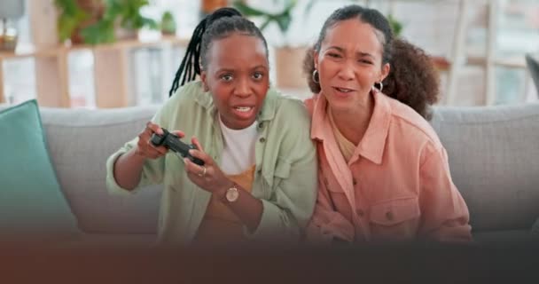 Rekabet Video Oyunları Kadınlar Oturma Odasında Online Sanal Dijital Oyun — Stok video