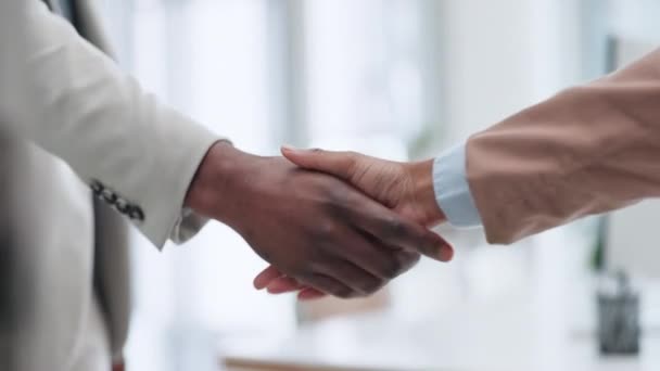 Üzletemberek Kézfogás Találkozó Állásinterjú Vagy Üdvözlet Partnerségben Karrierszerződésben Vagy B2B — Stock videók