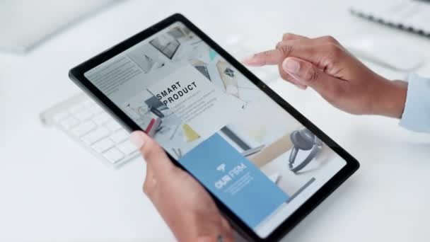 Web Design Criativo Mãos Com Tablet Para Internet Pesquisa Trabalhar — Vídeo de Stock