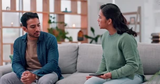 Casal Móvel Discussão Luta Trapaça Crise Casamento Casa Sofá Sala — Vídeo de Stock