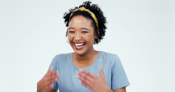 Překvapení Vtip Smích Žena Tvář Studiu Plaché Ruce Humor Nebo — Stock video