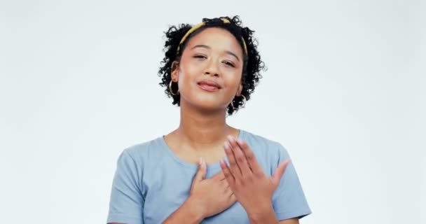 Kadın Yüzü Teşekkür Ederim Beyaz Arkaplandaki Minnettarlık Mesajı Için Stüdyoda — Stok video