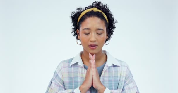 Modlitby Ruce Ženy Studiu Pro Uctívání Děkuji Díky Bohu Bílém — Stock video