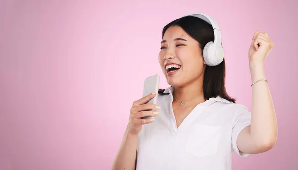 Headphones Singing Woman Phone Studio Listening Music Playlist Radio Happy — Stock Photo, Image
