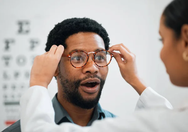Danışmanlık Vay Canına Siyahi Adamla Optometri Tıbbi Yardım Için Gözlük — Stok fotoğraf