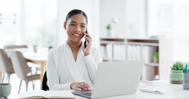 Negocio Llamada Telefónica Mujer Con Laptop Sonrisa Conexión Con Planificación — Vídeos de Stock