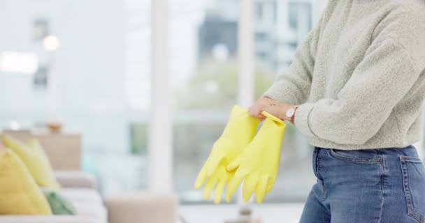 Rubber Handschoenen Reiniging Handen Bescherming Door Vrouw Woonkamer Klaar Voor — Stockvideo
