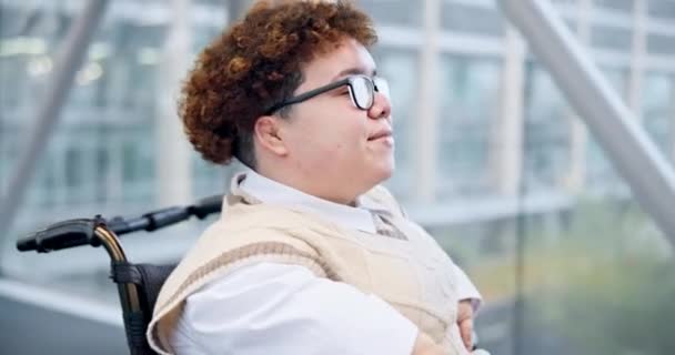 Wózek Inwalidzki Podróże Młoda Kobieta Biznesu Niepełnosprawnością Lotnisku Lotu Podróży — Wideo stockowe