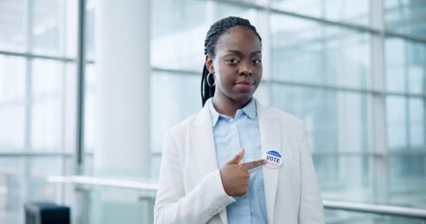 Oylama Kollar Bağlı Siyah Bir Kadın Özgürlük Demokrasi Politikada Seçim — Stok video