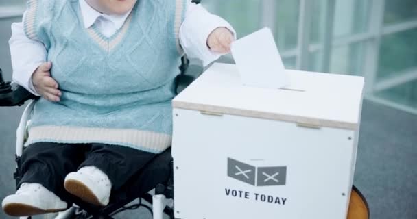 Stembus Stem Persoon Met Een Handicap Bij Verkiezingen Voor Politiek — Stockvideo