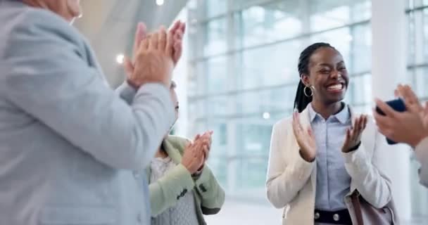 Adamları Alkış Grup Kutlamaları Çemberle Tebrikler Başarılar Için Teşekkürler Kurumsal — Stok video