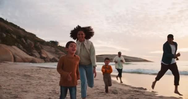 Glücklich Laufen Und Freiheit Mit Der Großen Familie Strand Für — Stockvideo