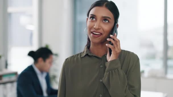 Телефонный Звонок Разговор Женщина Бухгалтер Контактом Планирования Мобильного Разговора Офисе — стоковое видео