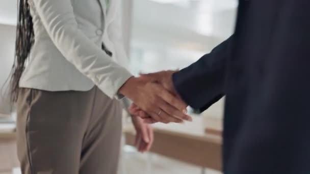 Kézfogás Üdvözlés Találkozó Irodai Üzletemberekkel Csapatmunkára Köszönöm Vagy Beleegyezem Partnerség — Stock videók