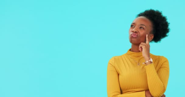 Mujer Negra Pensando Maqueta Estudio Para Idea Publicidad Branding Presentación — Vídeos de Stock