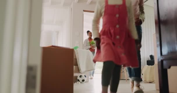 Verhuizen Dozen Vastgoed Met Familie Huiseigenaar Beleggen Met Vastgoed Geluk — Stockvideo