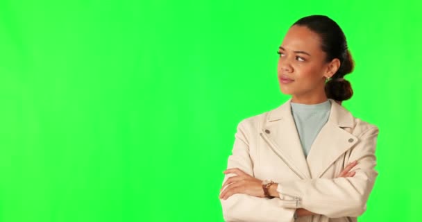 女性は スタジオのバックグラウンドで解決策を決定 またはブレインストーミングで緑色のスクリーンのモックアップを疑い 考えています スタートアップ 起業家のためのスペースを持つ質問 アイデア — ストック動画