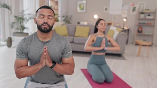 Yoga Meditatie Wellness Met Een Koppel Woonkamer Van Hun Huis — Stockvideo