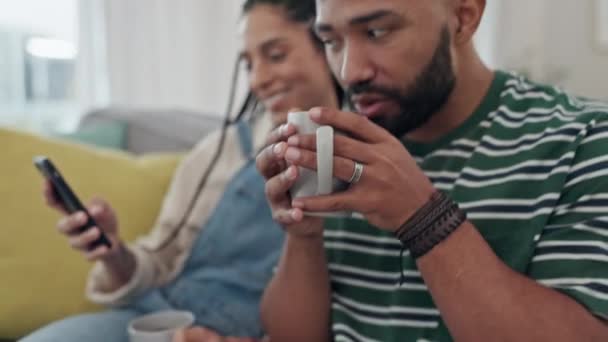 Détendez Vous Café Téléphone Avec Couple Sur Canapé Pour Les — Video