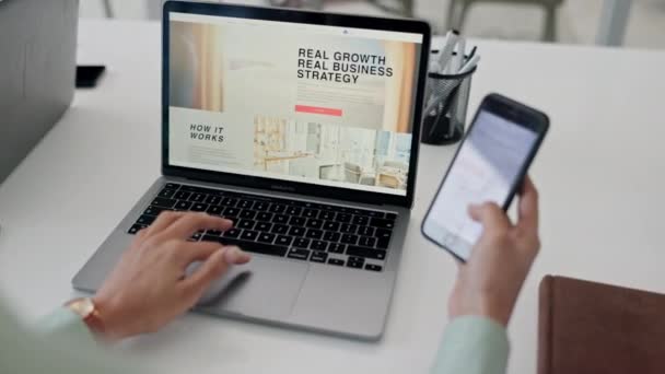 Бізнес Людина Руки Телефоном Ноутбуком Веб Сайтом Планування Стратегії Або — стокове відео