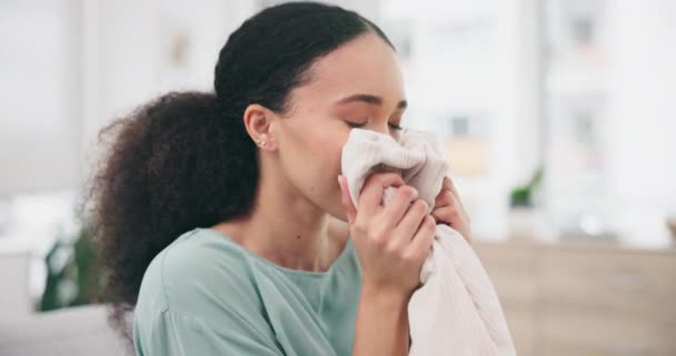 Lavanderia Limpa Cheiro Mulher Sorriso Com Cheiro Tecido Cobertor Uma — Vídeo de Stock