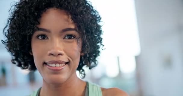 Sonrisa Retrato Rostro Mujer Joven Con Piel Limpia Felicidad Actitud — Vídeos de Stock
