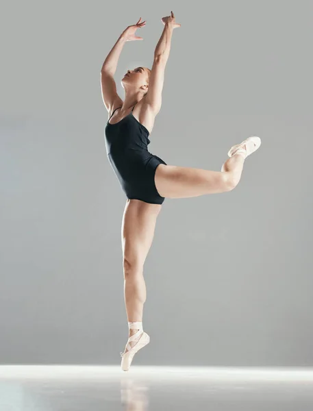 Rovnováha Dívčí Nebo Baletní Tanec Nebo Pohyb Pro Wellness Výtvarné — Stock fotografie