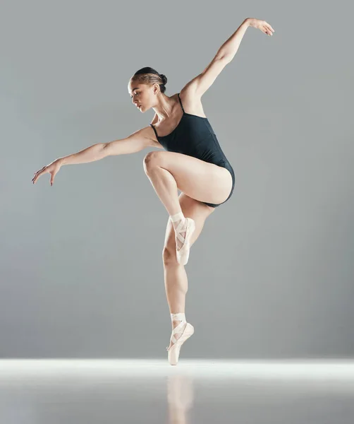 Tanec Balet Nebo Žena Studiu Makupě Prostor Pro Wellness Rovnováhu — Stock fotografie