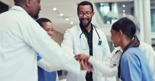 Tapsot Teljesítményt Összebújni Egy Csapat Orvossal Kórházban Siker Támogatás Vagy — Stock videók