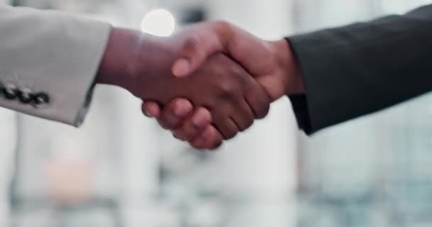 Üzletemberek Csapatmunka Munkatársak Kézfogással Egyetértéssel Együttműködéssel Találkozón Nagyítás Céges Üzlet — Stock videók
