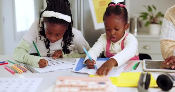 Εκπαίδευση Κατ Οίκον Εργασία Κορίτσια Μαύρη Μητέρα Γνώση Μάθηση Ανάπτυξη — Αρχείο Βίντεο