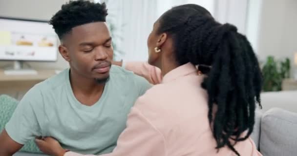 Abraço Apoio Casal Negro Com Amor Conforto Para Sentimento Triste — Vídeo de Stock