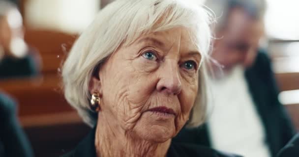 Servizio Chiesa Volto Donna Più Anziana Triste Con Famiglia Funerale — Video Stock