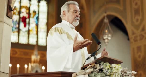 Religión Sacerdote Cristiano Predicación Iglesia Podio Para Apoyo Confianza Dios — Vídeos de Stock