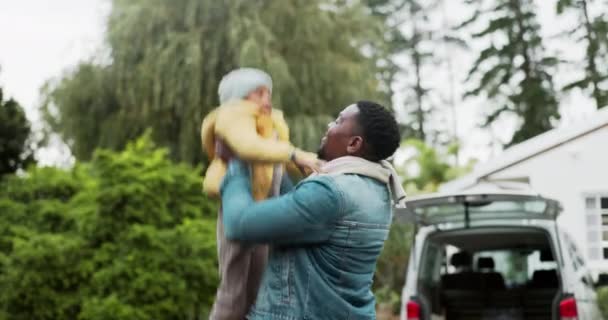 Feliz Liberdade Sorriso Com Pai Filha Casa Para Viagem Carro — Vídeo de Stock