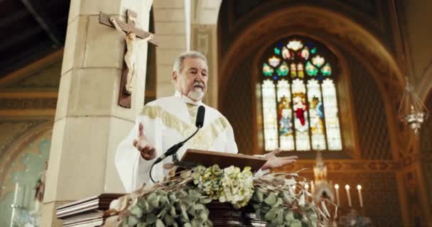 Faith Priest Man Preaching Church Podium Support Trust Religion God — Stock Video
