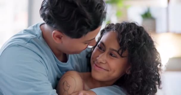 Quarto Beijo Testa Abraço Casal Lésbico Vínculo Sorriso Para Bem — Vídeo de Stock