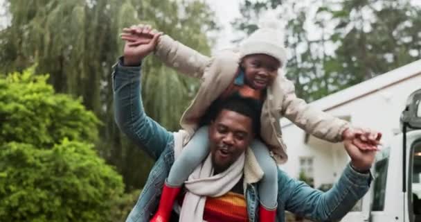 Mutlu Özenli Neşeli Bir Yolculuk Için Baba Kızıyla Birlikte Evde — Stok video