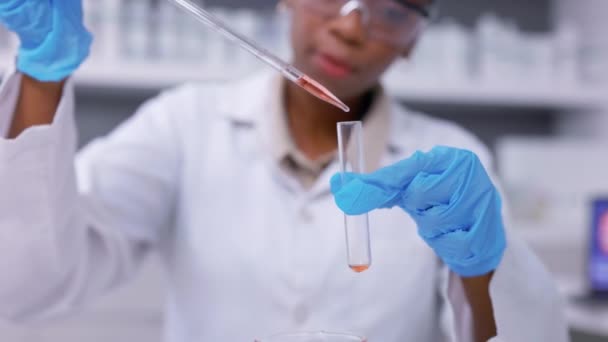 Kadının Elleri Deney Tüpü Pipetli Bilim Adamı Araştırma Araştırma Kimyasal — Stok video