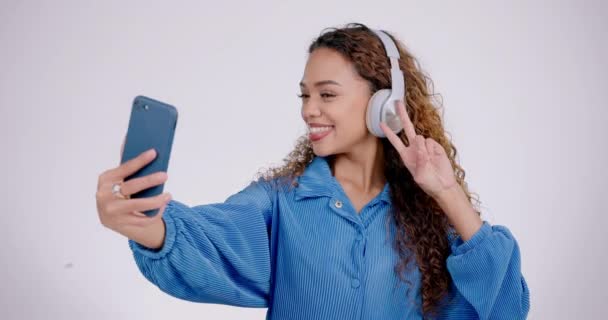 Kobieta Pokój Lub Słuchawki Selfie Studio Transmisji Żywo Lub Rozmowy — Wideo stockowe