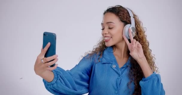 Happy Woman Peace Headphones Selfie Studio Video Call Vlog Social — Stock videók