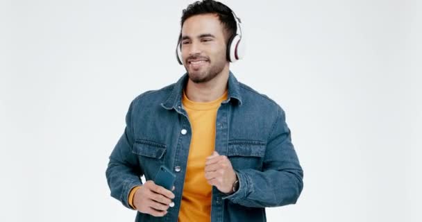 Hombre Auriculares Danza Con Escucha Estudio Streaming Audio Con Memoria — Vídeos de Stock