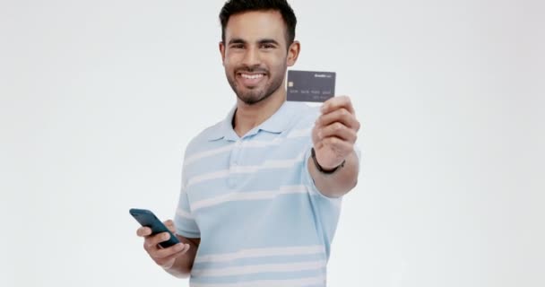 Кредитна Картка Щаслива Чоловік Стикається Телефоном Студії Електронної Комерції Оплати — стокове відео