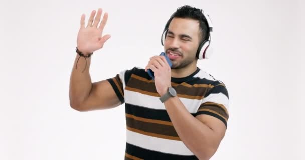 Man Headphone Dan Menari Dengan Smartphone Bernyanyi Studio Dan Merayakan — Stok Video